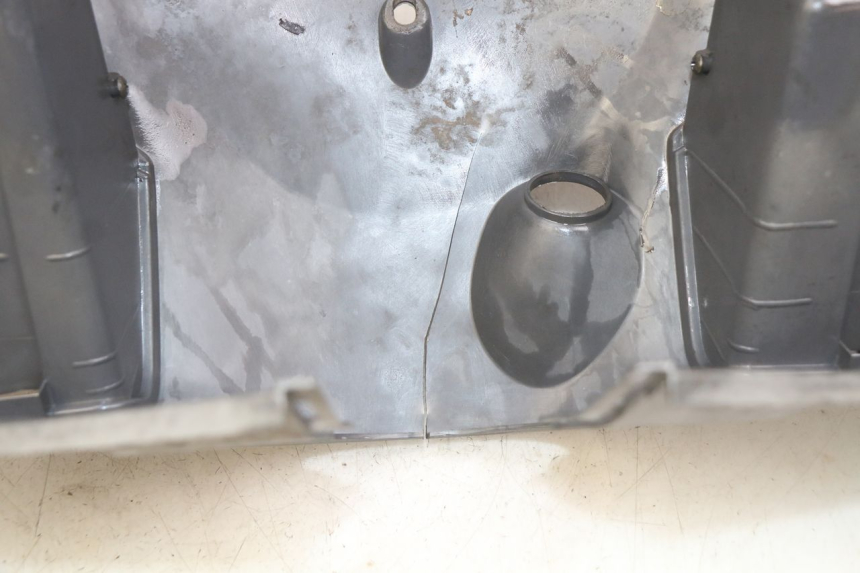 photo de INNER APRON HONDA FES PANTHEON 2T 125 (1998 - 2002) - Zoom on usage condition