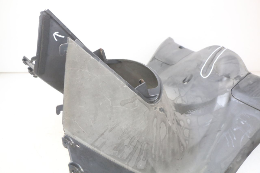 photo de INNER APRON HONDA FES PANTHEON 2T 125 (1998 - 2002) - Fixing points details