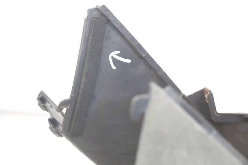 photo de INNER APRON HONDA FES PANTHEON 2T 125 (1998 - 2002) - Surface and material condition