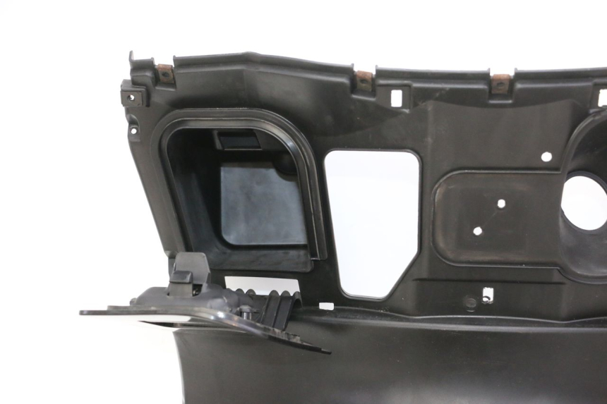 photo de INNER APRON HONDA FES S-WING SWING ABS 125 (2007 - 2015) - Zoom on usage condition