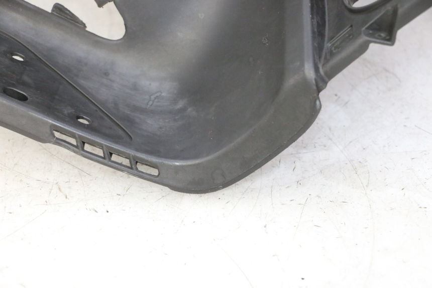 photo de INNER APRON HONDA FES S-WING SWING ABS 125 (2007 - 2015) - Zoom on usage condition