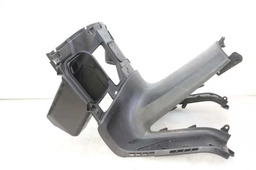 photo de INNER APRON HONDA FES S-WING SWING ABS 125 (2007 - 2015) - Surface and material condition