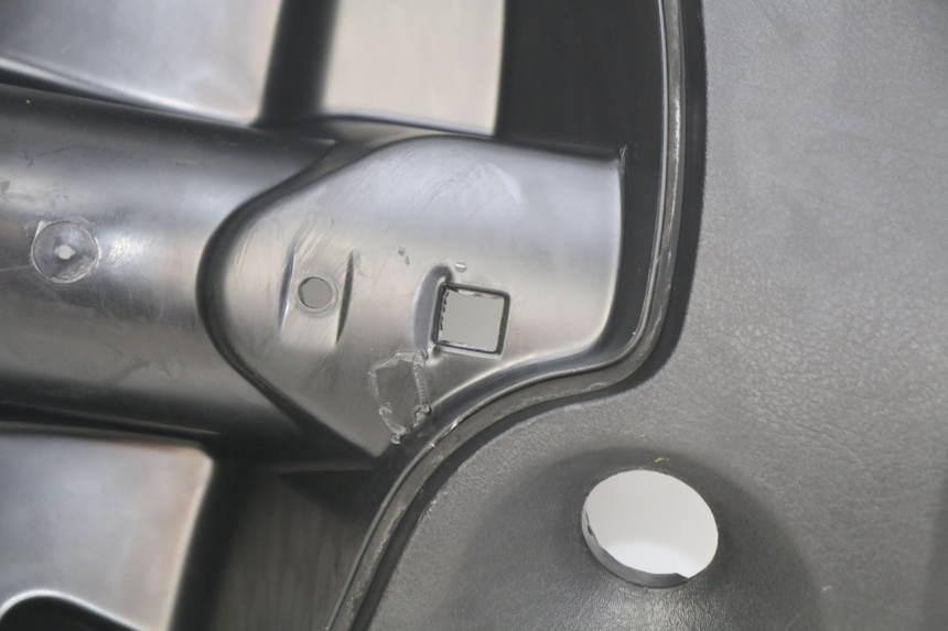 photo de INNER APRON PIAGGIO FLY 2T 50 (2004 - 2017) - High-resolution close-up