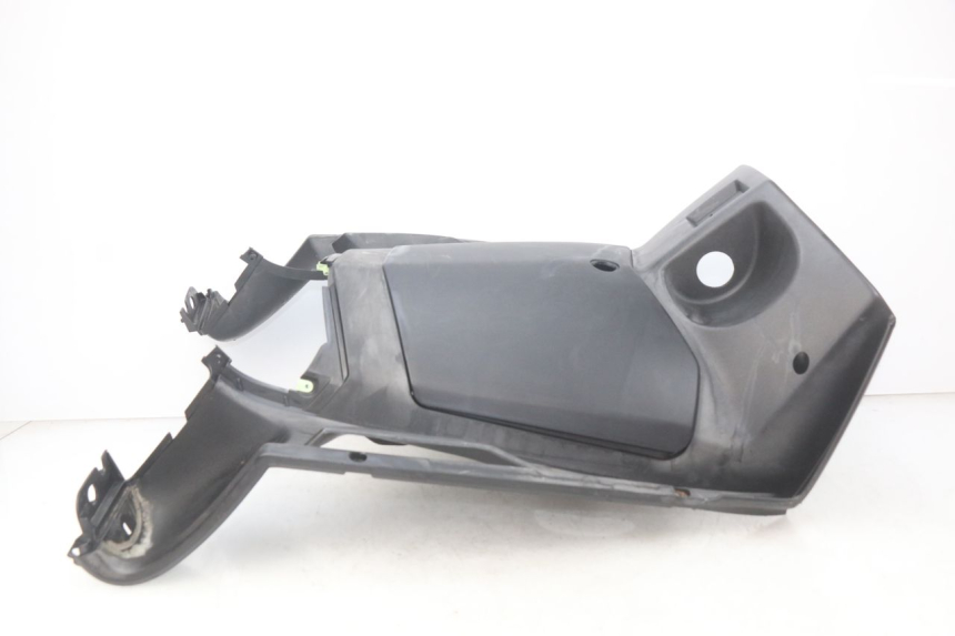 photo de INNER FAIRING PEUGEOT GEOPOLIS 400 (2007 - 2013) - Fixing points details