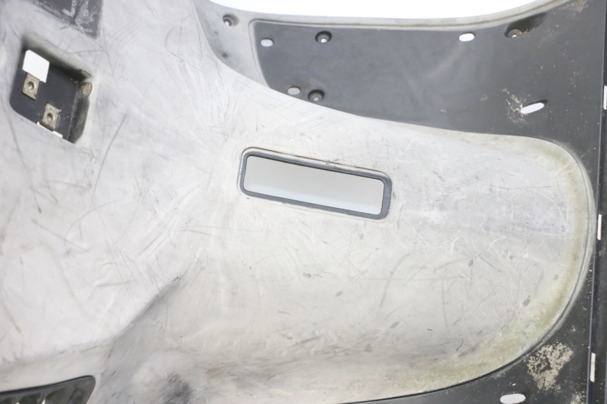 photo de INNER LEGSHIELD KYMCO GRAND DINK 125 (2008 - 2014) - Focus on structure