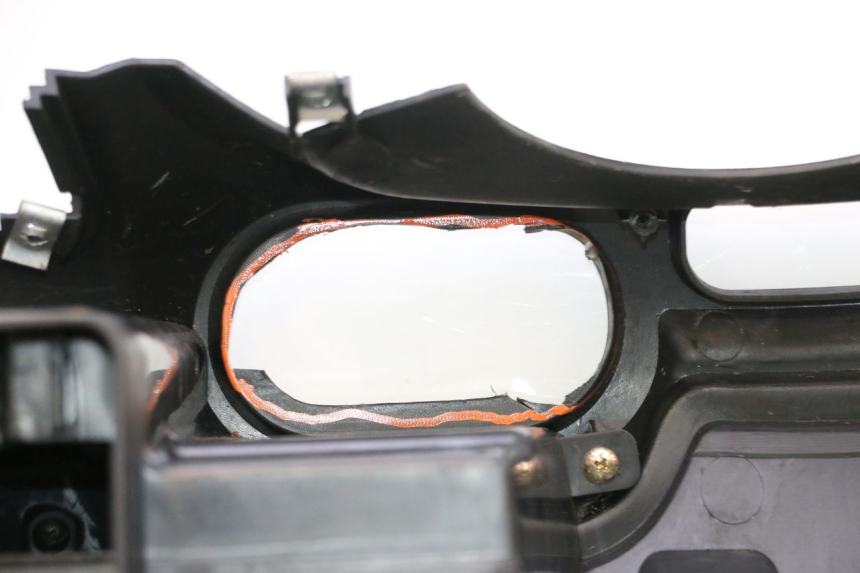 photo de INNER LEGSHIELD SYM GTS EVO 125 (2009 - 2013) - Fixing points details