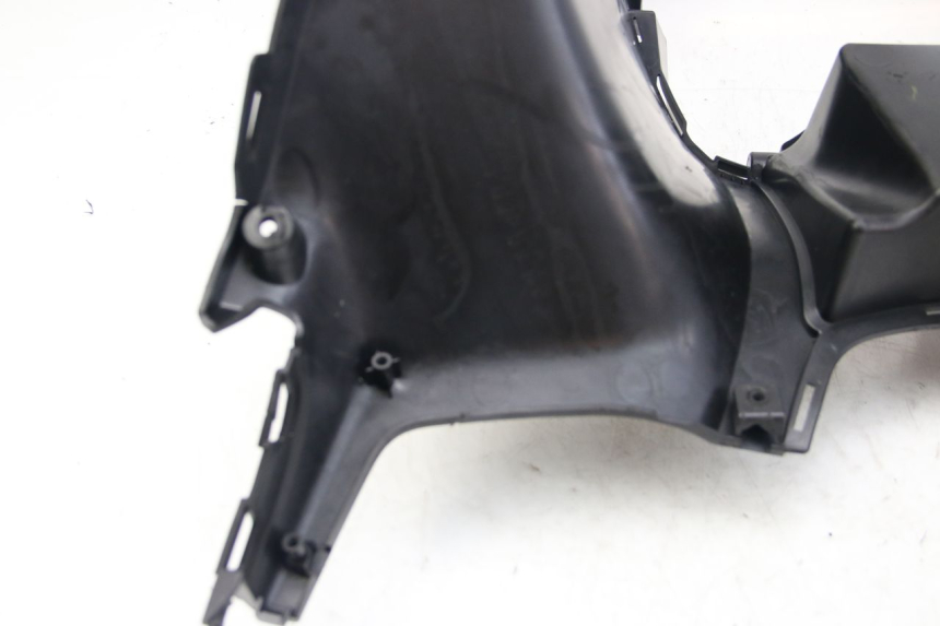 photo de LOWER INNER FAIRING KYMCO DOWNTOWN ABS 125 (2015 - 2017) - Zoom on usage condition