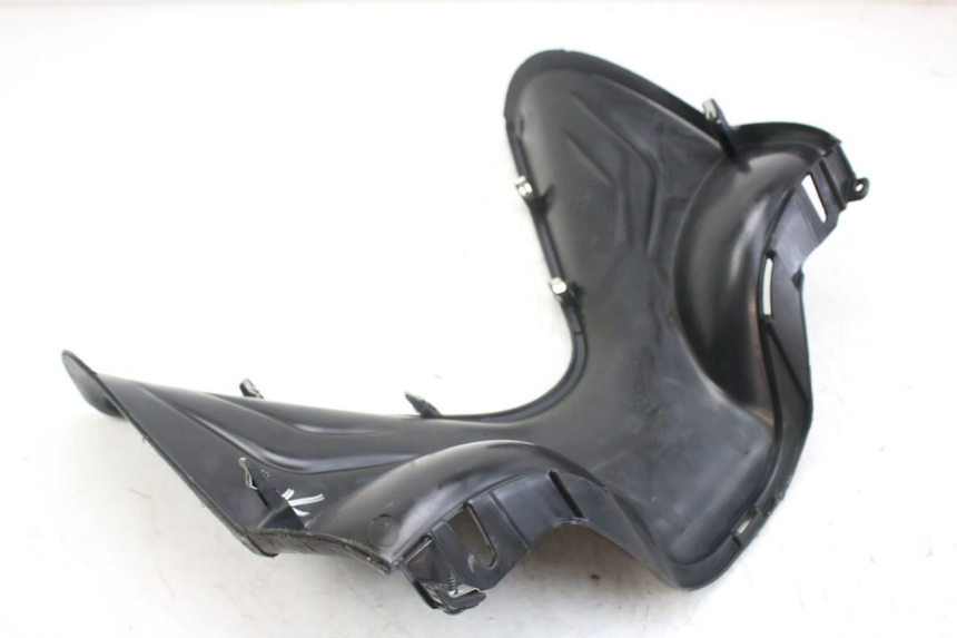 photo de LOWER INNER FAIRING PIAGGIO FLY 4T 50 (2013 - 2017) - Zoom on usage condition