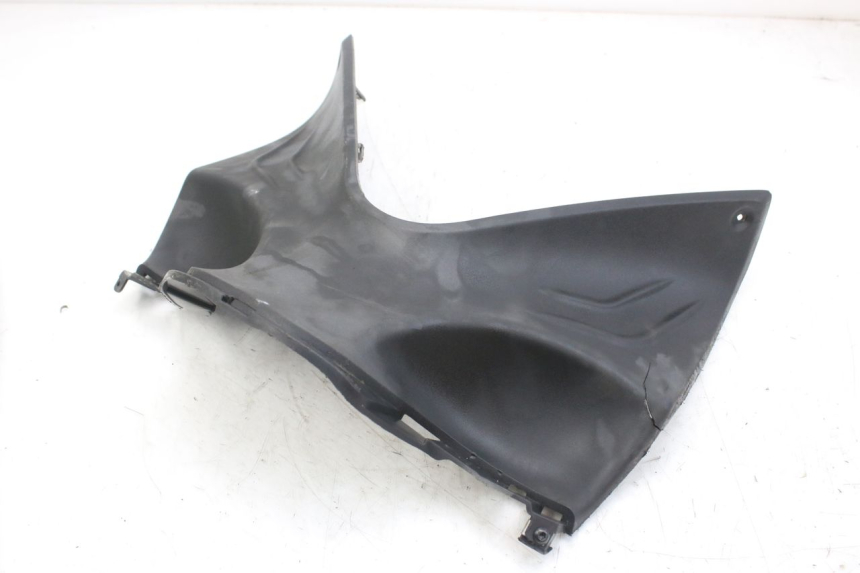 photo de LOWER INNER FAIRING PIAGGIO FLY 4T 50 (2013 - 2017) - Fixing points details