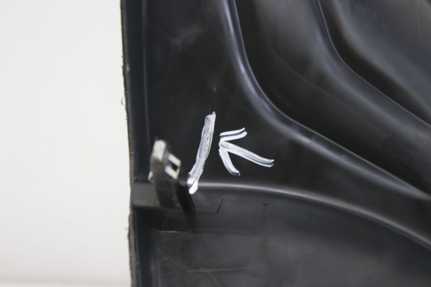 photo de LOWER INNER FAIRING PIAGGIO FLY 4T 50 (2013 - 2017) - Surface and material condition