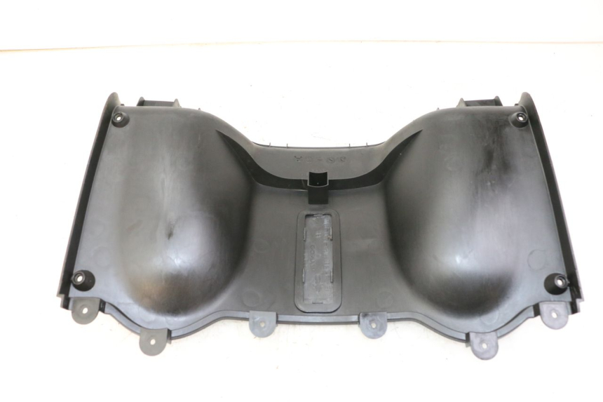 photo de INNER LEGSHIELD LOWER KYMCO PEOPLE S 125 (2000 - 2008) - Zoom on usage condition