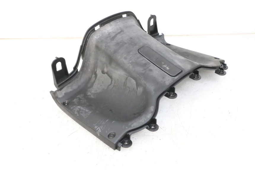 photo de INNER LEGSHIELD LOWER KYMCO PEOPLE S 125 (2000 - 2008) - Technical close-up