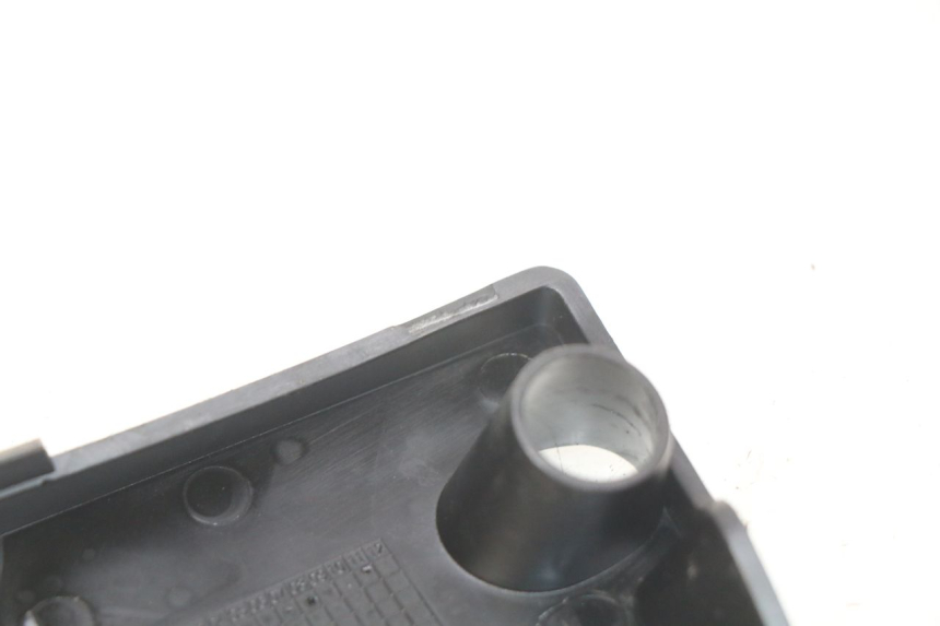 photo de LOWER INNER FAIRING PIAGGIO VESPA PRIMAVERA 2T 50 (2013 - 2018) - Alternative perspective