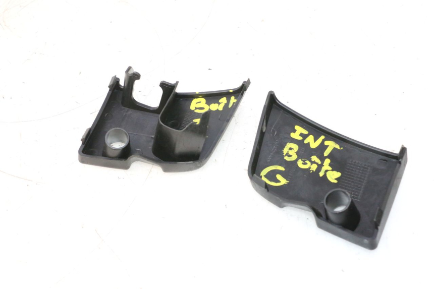 photo de LOWER INNER FAIRING PIAGGIO VESPA PRIMAVERA 2T 50 (2013 - 2018) - Zoom on usage condition