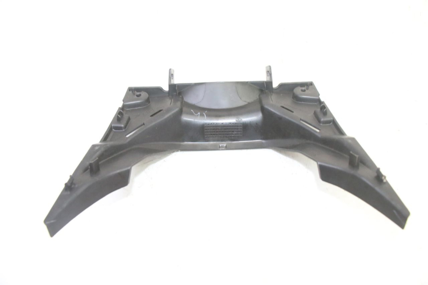 photo de INNER LEGSHIELD LOWER YAMAHA XMAX X-MAX 125 (2021 - 2025) - Zoom on usage condition