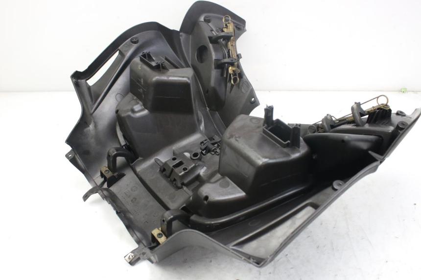 photo de LOWER INNER FAIRING PIAGGIO X9 EVOLUTION 250 (2003 - 2007) - Additional view of the item