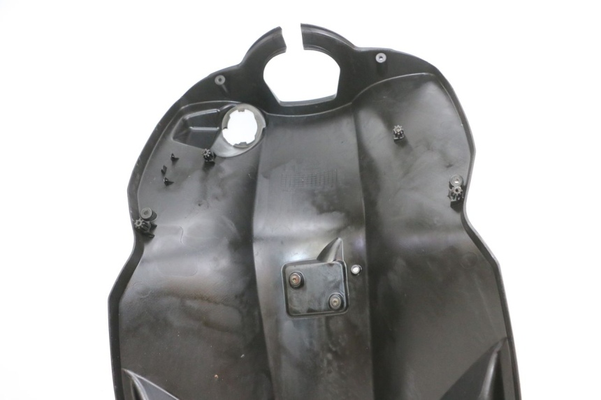 photo de INNER FAIRING PEUGEOT KISBEE 4T 50 (2010 - 2017) - Zoom on usage condition
