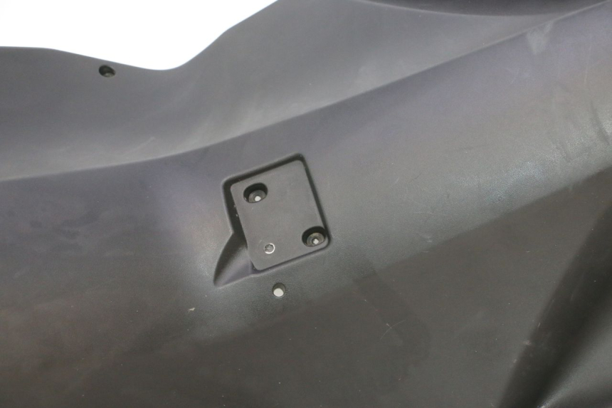 photo de INNER LEGSHIELD PEUGEOT KISBEE 4T 50 (2023 - 2026) - Detailed visual inspection