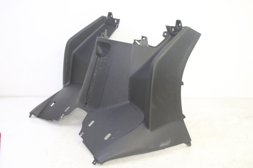 photo de INNER LEGSHIELD PIAGGIO MP3 HPE 350 (2018 - 2020) - Zoom on usage condition