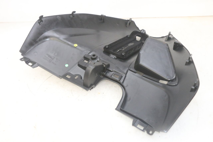 photo de INNER LEGSHIELD PIAGGIO MP3 HPE 300 (2019 - 2026) - Alternative perspective