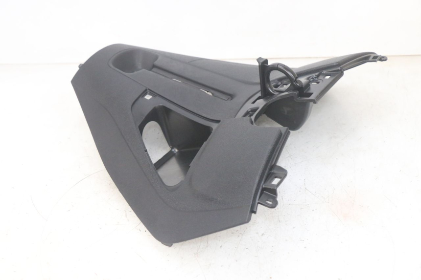 photo de INNER LEGSHIELD PIAGGIO MP3 HPE 300 (2019 - 2026) - Fixing points details