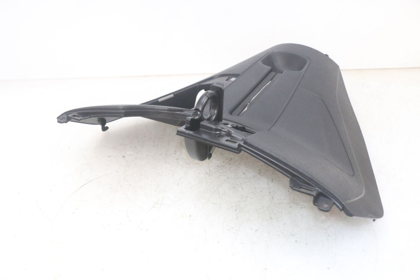 photo de INNER LEGSHIELD PIAGGIO MP3 HPE 300 (2019 - 2026) - Surface and material condition