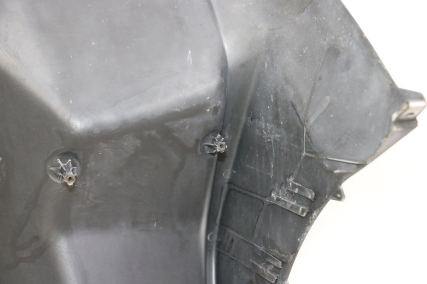 photo de INNER LEGSHIELD PIAGGIO MP3 RL 250 (2006 - 2010) - Fixing points details