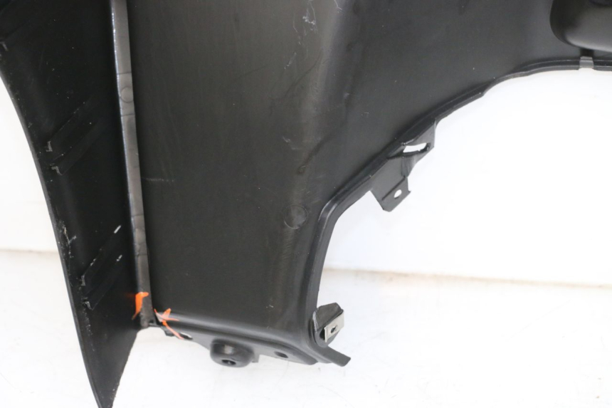 photo de INNER LEGSHIELD PIAGGIO MP3 500 (2016 - 2018) - Fixing points details