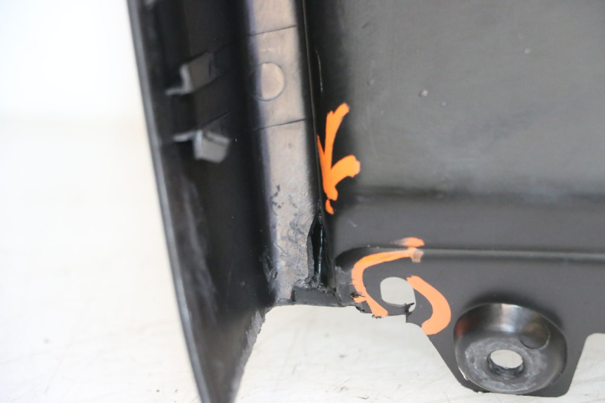 photo de INNER LEGSHIELD PIAGGIO MP3 RL 250 (2006 - 2010) - Surface and material condition