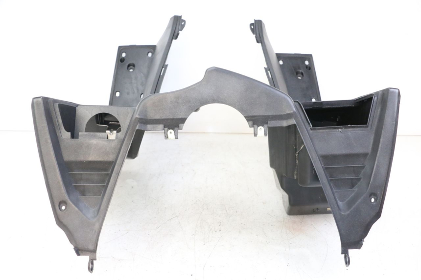 photo de INNER APRON PEUGEOT SATELIS COMPRESSOR K15 125 (2006 - 2009) - Focus on structure