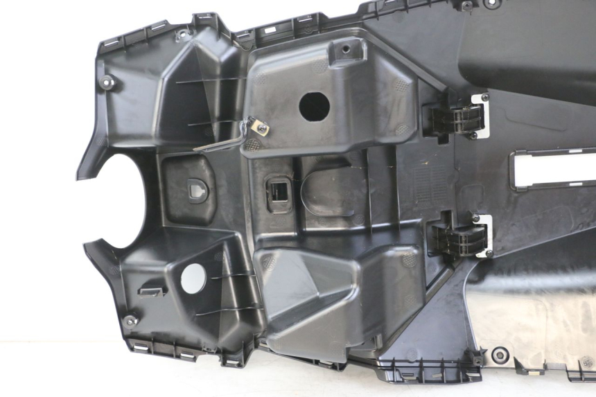 photo de INNER APRON PEUGEOT TWEET 4T 50 (2023 - 2025) - Fixing points details