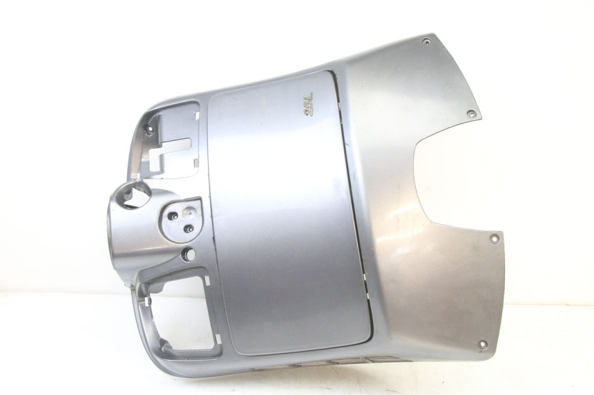 photo de INNER LEGSHIELD PIAGGIO VESPA GRANTURISMO 125 (2003 - 2007) - Fixing points details