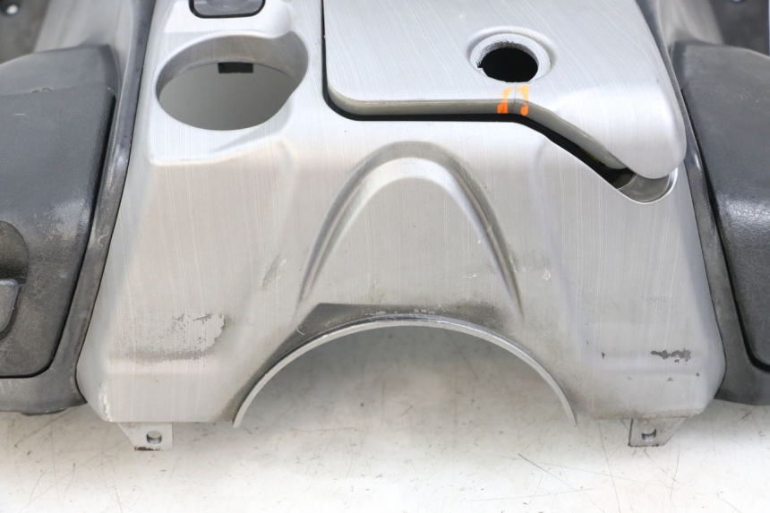 photo de INNER LEGSHIELD DAELIM S3 125 (2010 - 2017) - Fixing points details