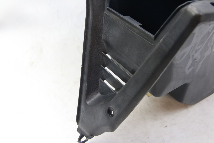 photo de INNER APRON PEUGEOT SATELIS 125 (2006 - 2009) - High-resolution close-up