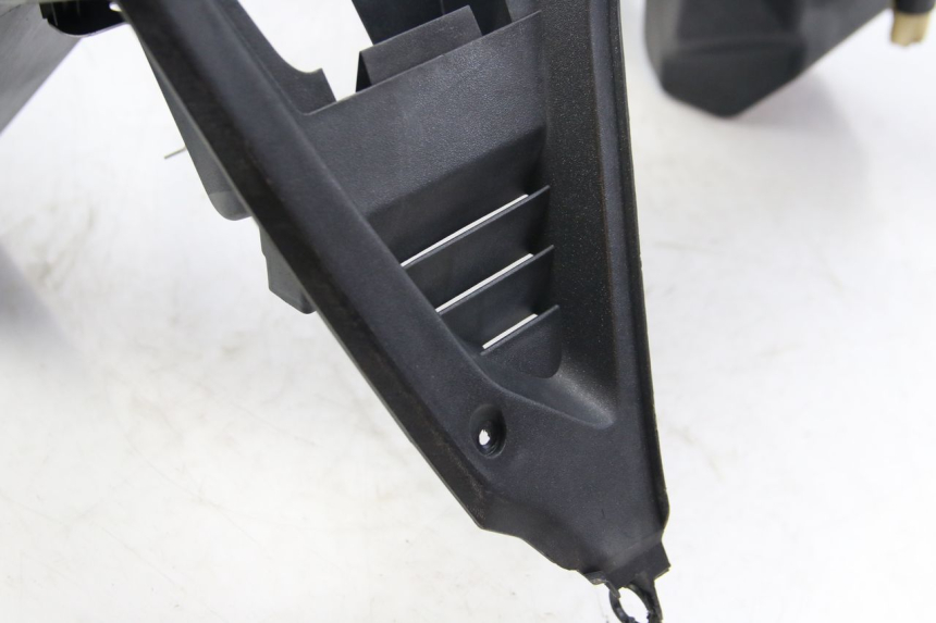 photo de INNER APRON PEUGEOT SATELIS 125 (2006 - 2009) - Spare part profile view