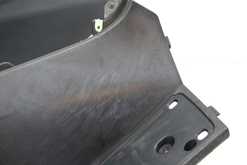 photo de INNER APRON PEUGEOT SATELIS 125 (2006 - 2009) - Surface and material condition