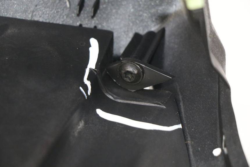 photo de INNER APRON PEUGEOT SATELIS 125 (2010 - 2012) - Zoom on usage condition