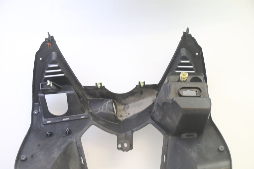 photo de INNER LEGSHIELD PEUGEOT SATELIS 125 (2013 - 2018) - Fixing points details