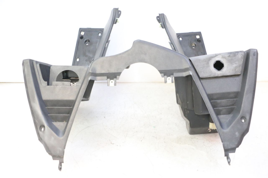 photo de INNER LEGSHIELD PEUGEOT SATELIS 125 (2013 - 2018) - Component zoom