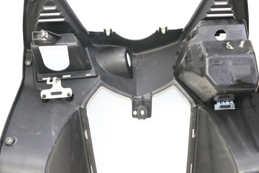 photo de INNER LEGSHIELD PEUGEOT SATELIS 125 (2013 - 2018) - Technical close-up
