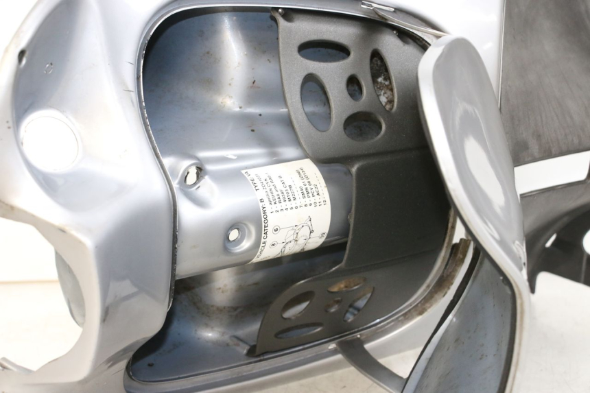 photo de INNER APRON APRILIA SCARABEO 100 (2003 - 2012) - Component detail