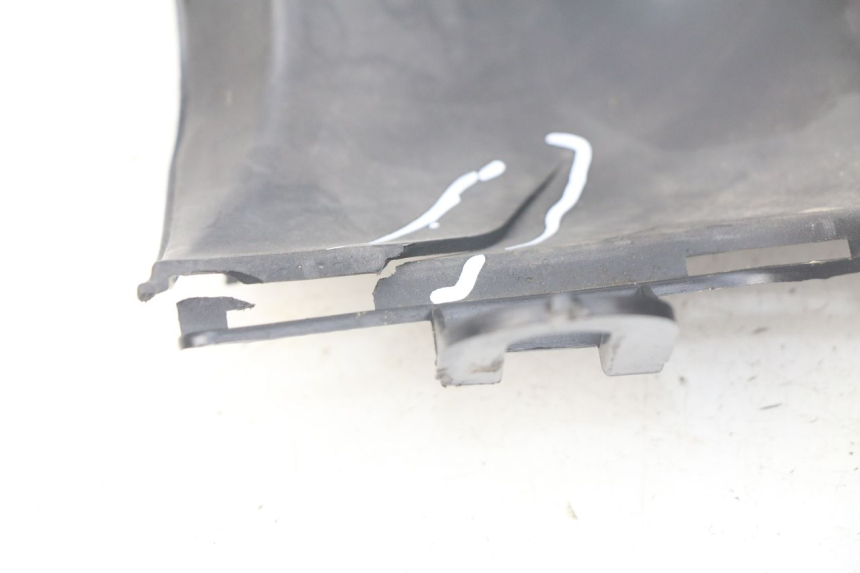 photo de INNER LEGSHIELD KYMCO SUPER 8 4T 50 (2018 - 2020) - Technical close-up