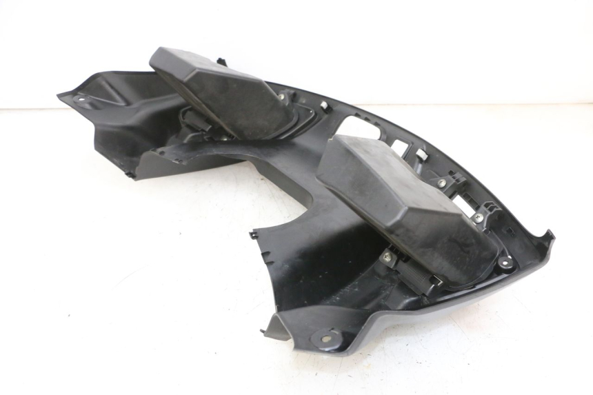 photo de INNER LEGSHIELD UPPER SUZUKI BURGMAN 650 (2013 - 2020) - Zoom on usage condition