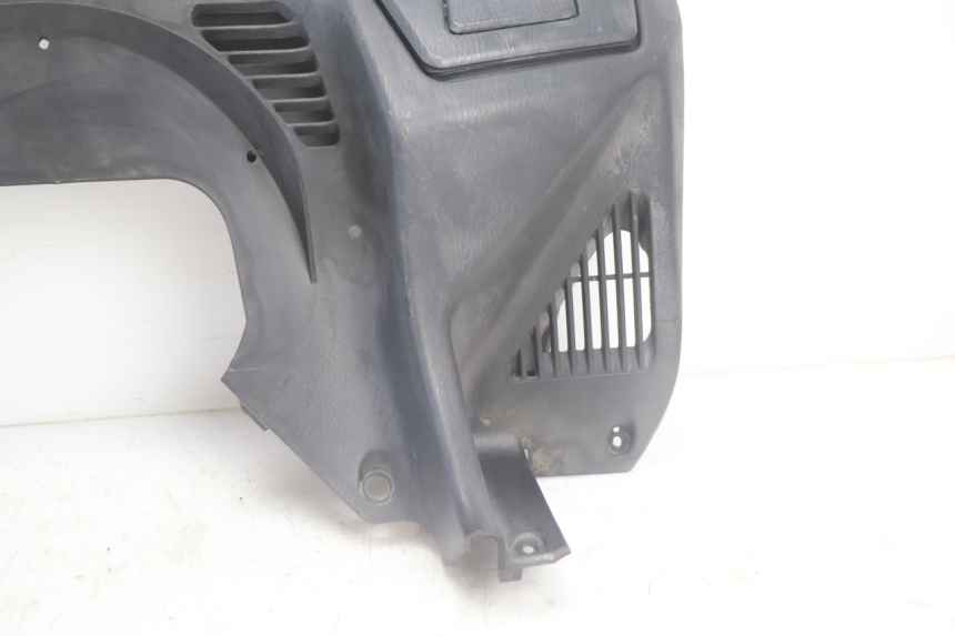 photo de INNER LEGSHIELD UPPER SUZUKI BURGMAN EXECUTIVE ABS 650 (2006 - 2012) - Technical close-up