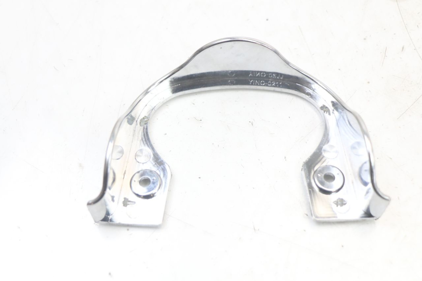 photo de INNER LEGSHIELD UPPER JM MOTORS VX 125 (2022 - 2025) - Fixing points details