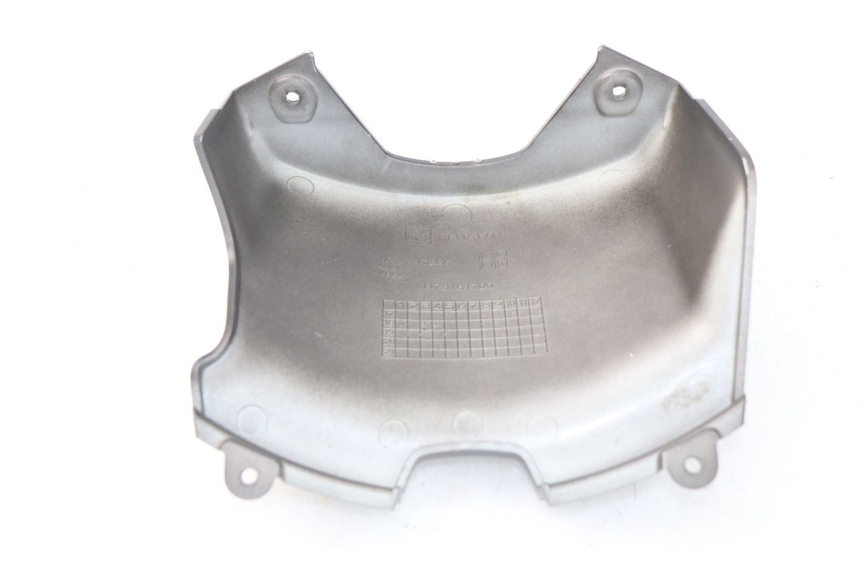 photo de INNER LEGSHIELD UPPER PEUGEOT METROPOLIS 400 (2017 - 2020) - Alternative perspective