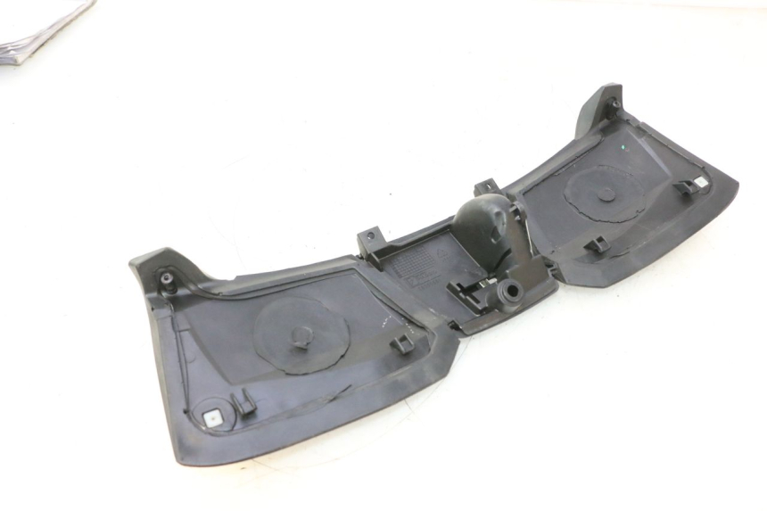 photo de INNER LEGSHIELD UPPER PIAGGIO MP3 500 (2016 - 2018) - Zoom on usage condition