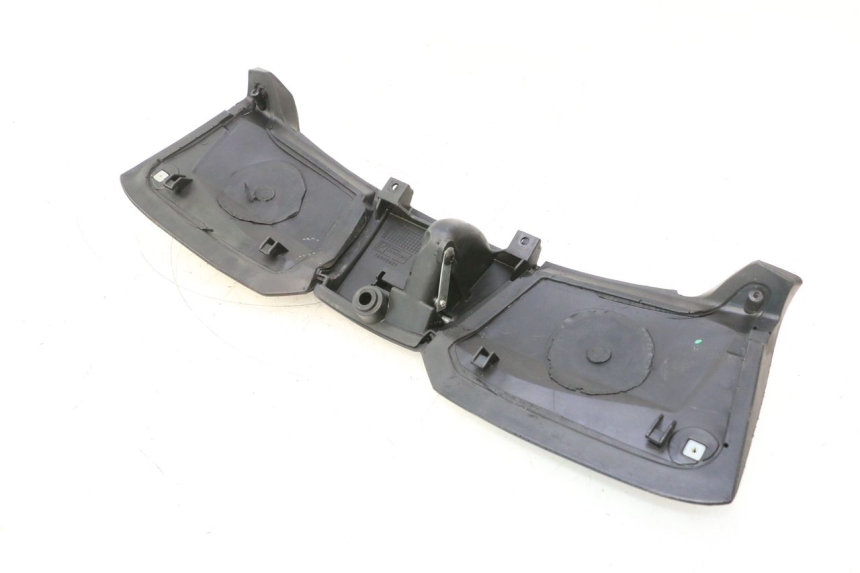 photo de INNER LEGSHIELD UPPER PIAGGIO MP3 500 (2016 - 2018) - Alternative perspective