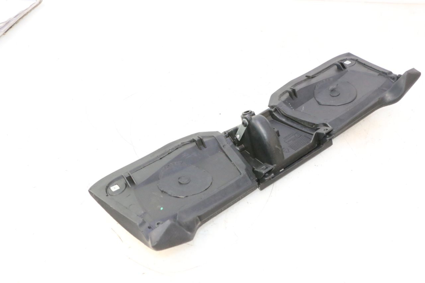 photo de INNER LEGSHIELD UPPER PIAGGIO MP3 500 (2016 - 2018) - Technical close-up