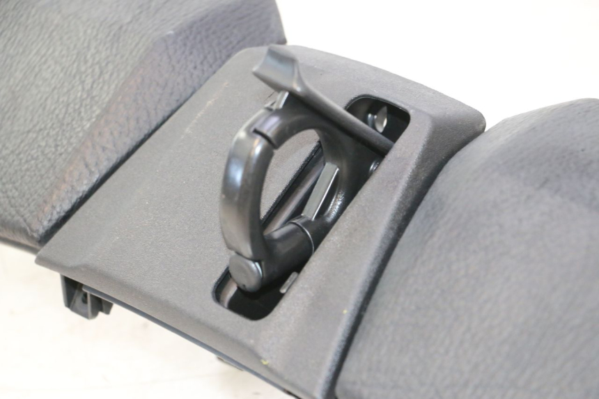 photo de INNER LEGSHIELD UPPER PIAGGIO MP3 500 (2016 - 2018) - Surface and material condition